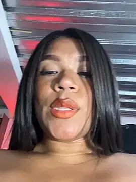 Amaia_squirt  live sex cam