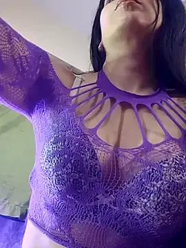 Bigyummmzul  live sex cam