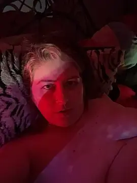 Georgiapeach420  live sex cam