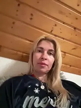 KiraDiva777  live sex cam