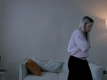 TrenaCavitt  live sex cam