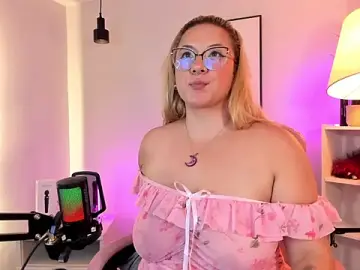 Hollie_joliie  live sex cam