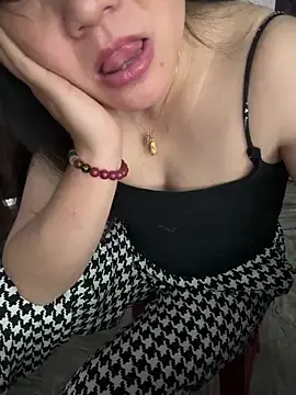 Milu-beo  live sex cam