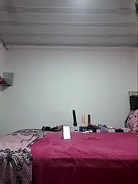 Gatadeojosclaros  live sex cam