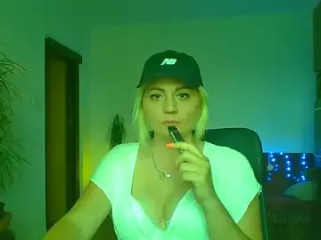 LunaaKiss  live sex cam