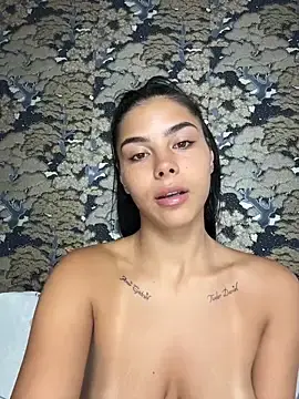 Crissdesire  live sex cam
