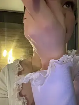 TinyTrixi  live sex cam