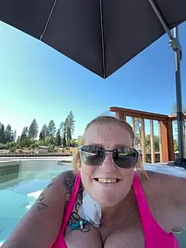Erizzle87  live sex cam