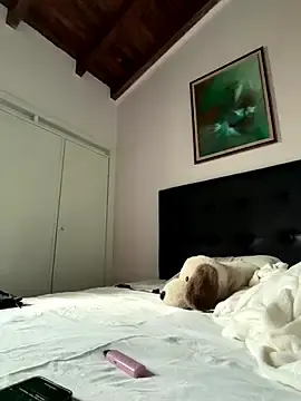 Lynn9000  live sex cam