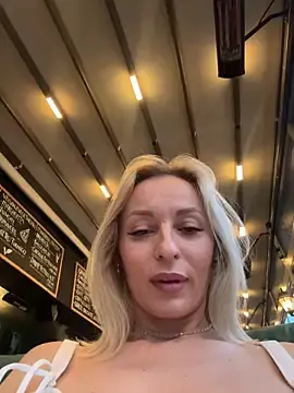 VikaBunny1  live sex cam