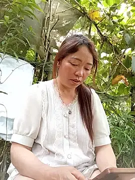 Yellow-pink  live sex cam
