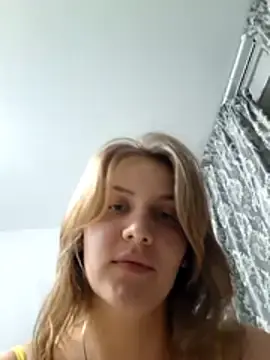 Mooniekiss  live sex cam