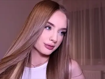 Petitegonwiild  live sex cam