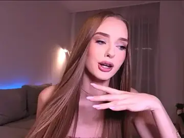 Petitegonwiild  live sex cam