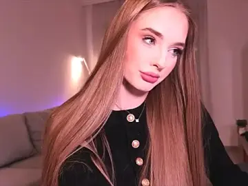 Petitegonwiild  live sex cam