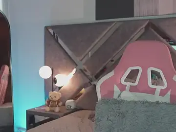 MaddyOwens  live sex cam