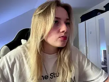 Tutsiecutie  live sex cam