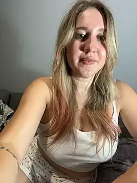 MarieHeartt  live sex cam