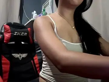 Nickie_M  live sex cam