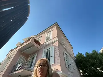 Chloe-loveyou  live sex cam