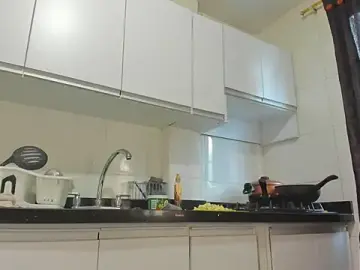 Squirttati33  live sex cam
