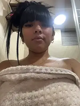 BrendaCrean  live sex cam