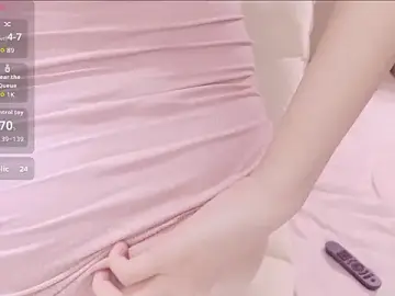 Honey113  live sex cam