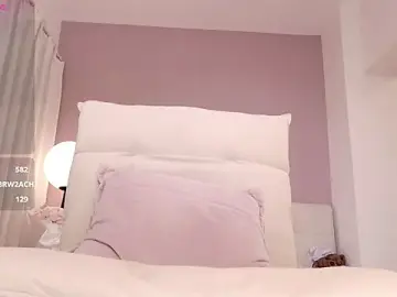 Honey113  live sex cam
