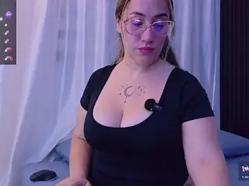 Hotpawgmilf  live sex cam