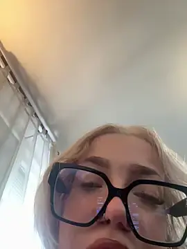 Marnemzavar444  live sex cam