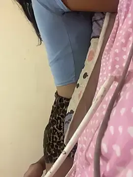 Sexyhotveronica  live sex cam