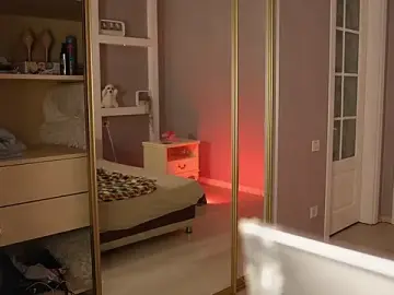 LilElfies  live sex cam