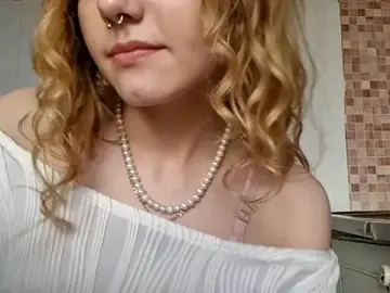 Kira_Wonderfullina  live sex cam