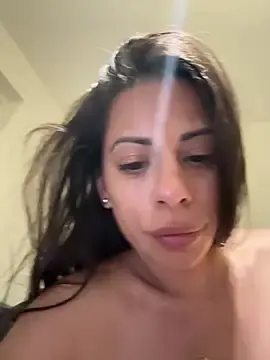 Chicalatina1990  live sex cam