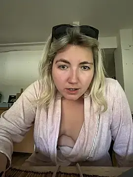 LauraStarr  live sex cam