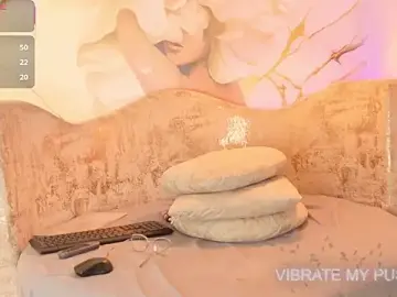 Nylaroyale_cr  live sex cam