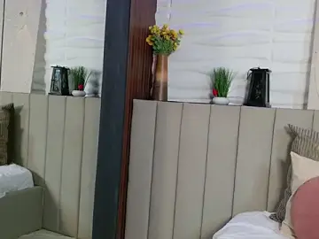 SarahBrook  live sex cam
