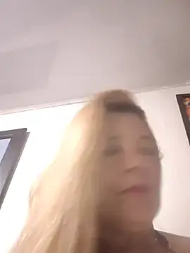 Karlaanqui1  live sex cam