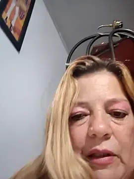 Karlaanqui1  live sex cam