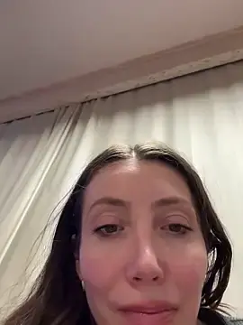 HellaryTourent  live sex cam