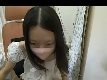 Lil-Cherry  live sex cam