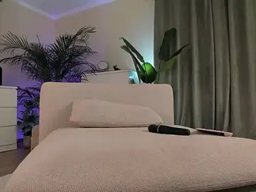 Tinydoll_XO  live sex cam