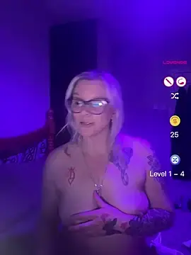 Curvy-Cleo  live sex cam