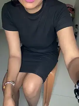 Kira105xxx  live sex cam