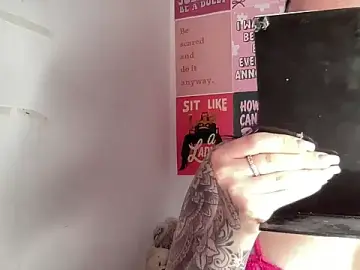 YorkshireGirly  live sex cam