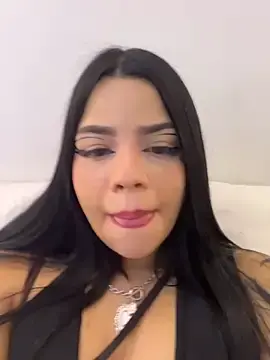 NayLunna11  live sex cam