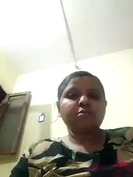 Priyashetty  live sex cam
