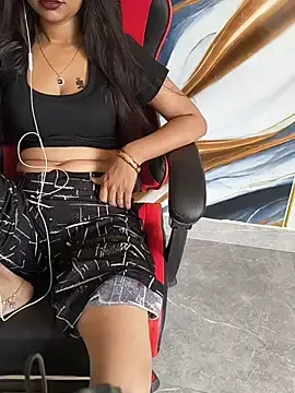 Sexy_bitch_here  live sex cam