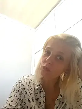 MiaLove183  live sex cam