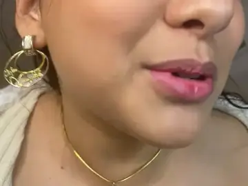 XSelena  live sex cam
